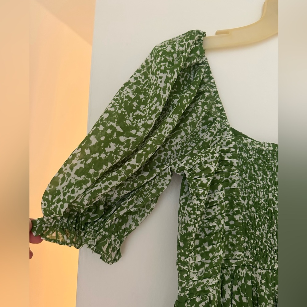 Green and white floral shirt sleeve Abercrombie dress. Worn once! - Picture 3 of 5